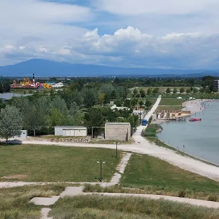 Provence, Vue Lac, Parc Spirou, Wave Island, Avignon Apartment *