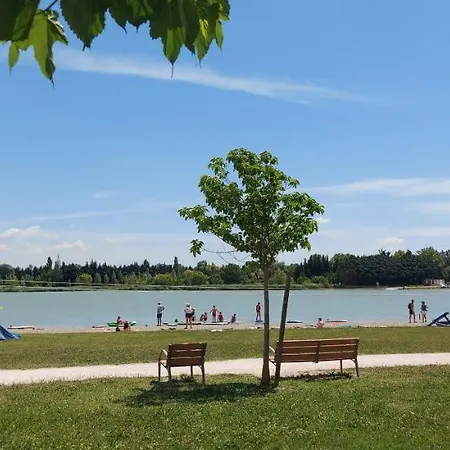 Provence, Vue Lac, Parc Spirou, Wave Island, Avignon Apartment