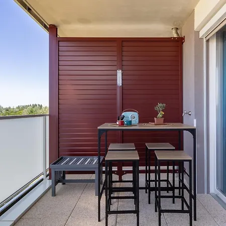 Provence, Vue Lac, Parc Spirou, Wave Island, Avignon Apartment