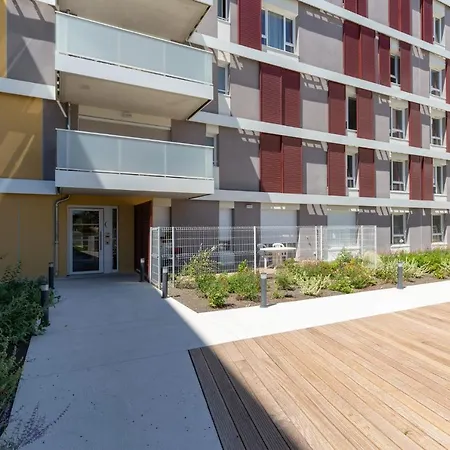 Provence, Vue Lac, Parc Spirou, Wave Island, Avignon Apartment