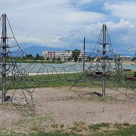 Bord Lac, Climatisé Proche Avignon, Plage, Wave Island&spirou Appartement